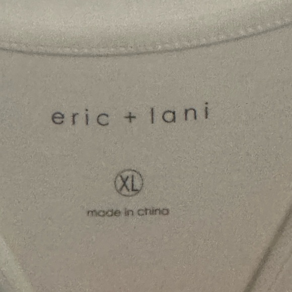 Beautiful top - Picture 2 of 2